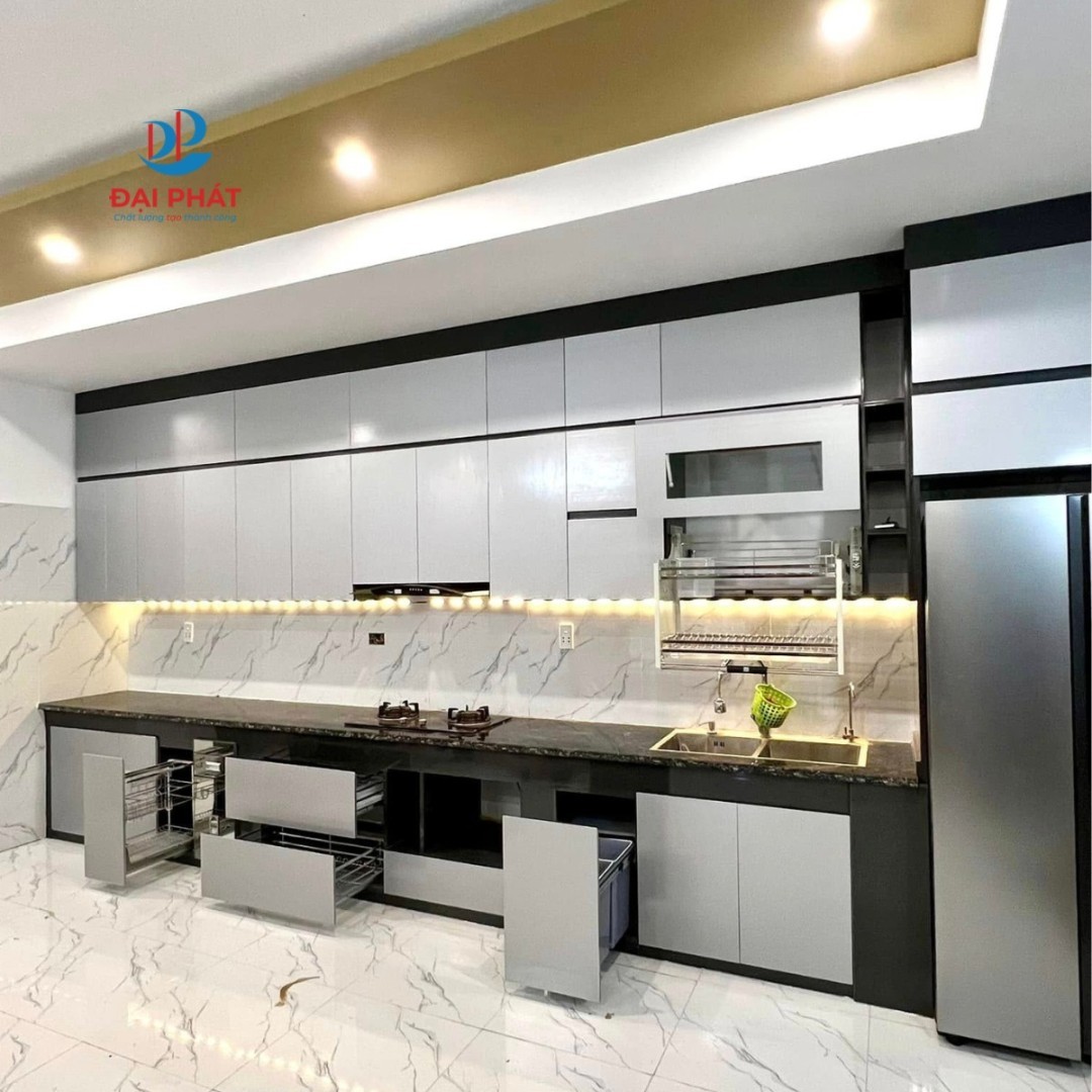 TỦ BẾP NHỰA GIÁ BAO NHIÊU 1 MÉT? BẢNG GIÁ MỚI NHẤT 2025 & TƯ VẤN CHỌN TỦ BẾP NHỰA CHO KHÔNG GIAN HIỆN ĐẠI